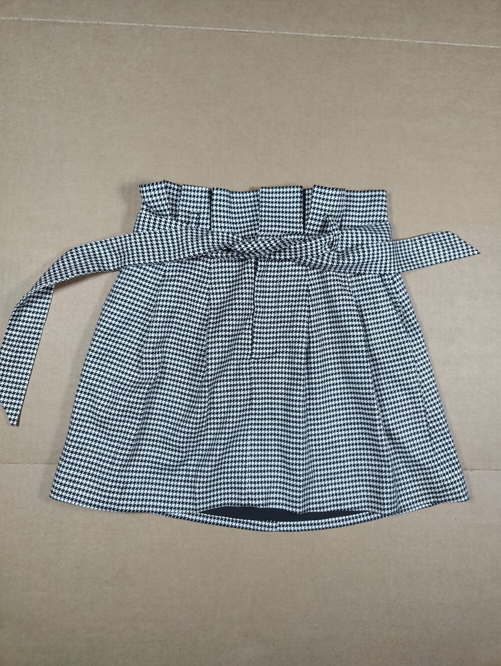 ALICE + OLIVIA Zoya Black White Herringbone Paper Bag Belted Mini Skirt Size 0